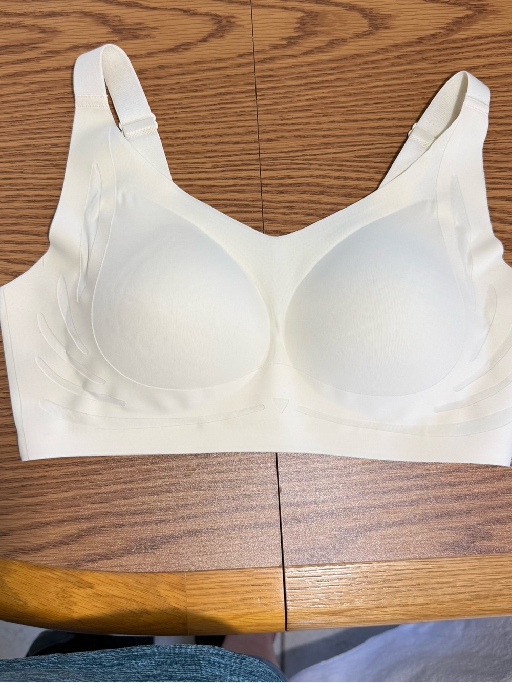 NWOT L or 38 B/C Super Soft Laser Cut Seams, 4x4 hook rows, Extra Support. - Picture 2 of 9